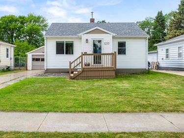 1215 13th Street N, Moorhead, MN 56560