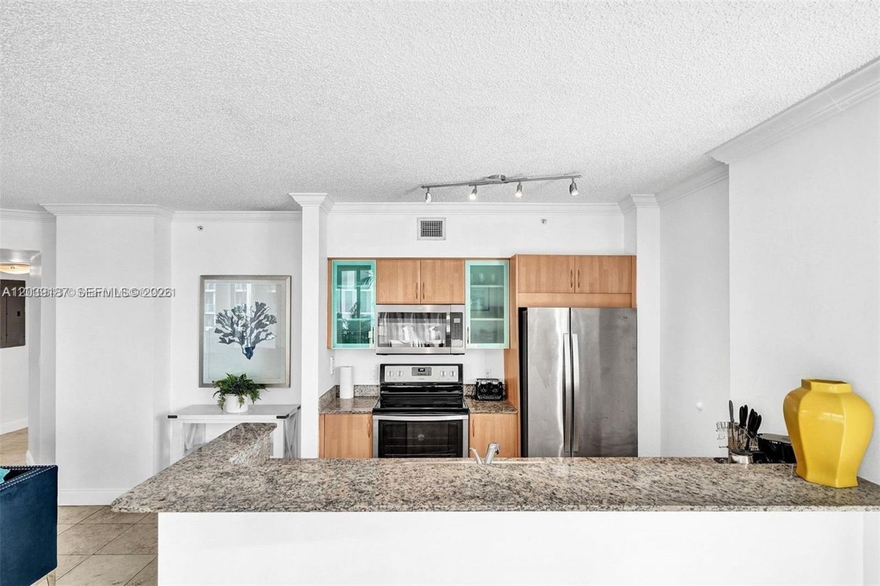 17555 NW Atlantic Blvd , Unit 608, Sunny Isles Beach, FL 33160 Photo