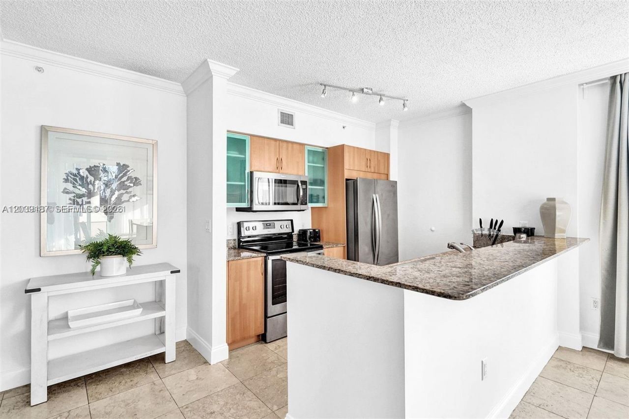 17555 NW Atlantic Blvd , Unit 608, Sunny Isles Beach, FL 33160 Photo