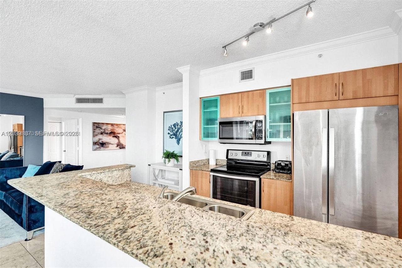 17555 NW Atlantic Blvd , Unit 608, Sunny Isles Beach, FL 33160 Photo