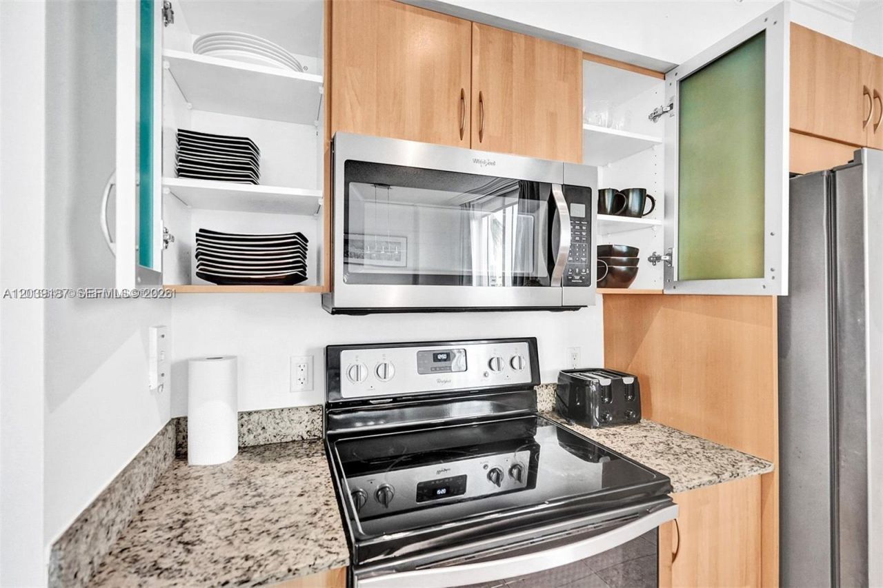 17555 NW Atlantic Blvd , Unit 608, Sunny Isles Beach, FL 33160 Photo