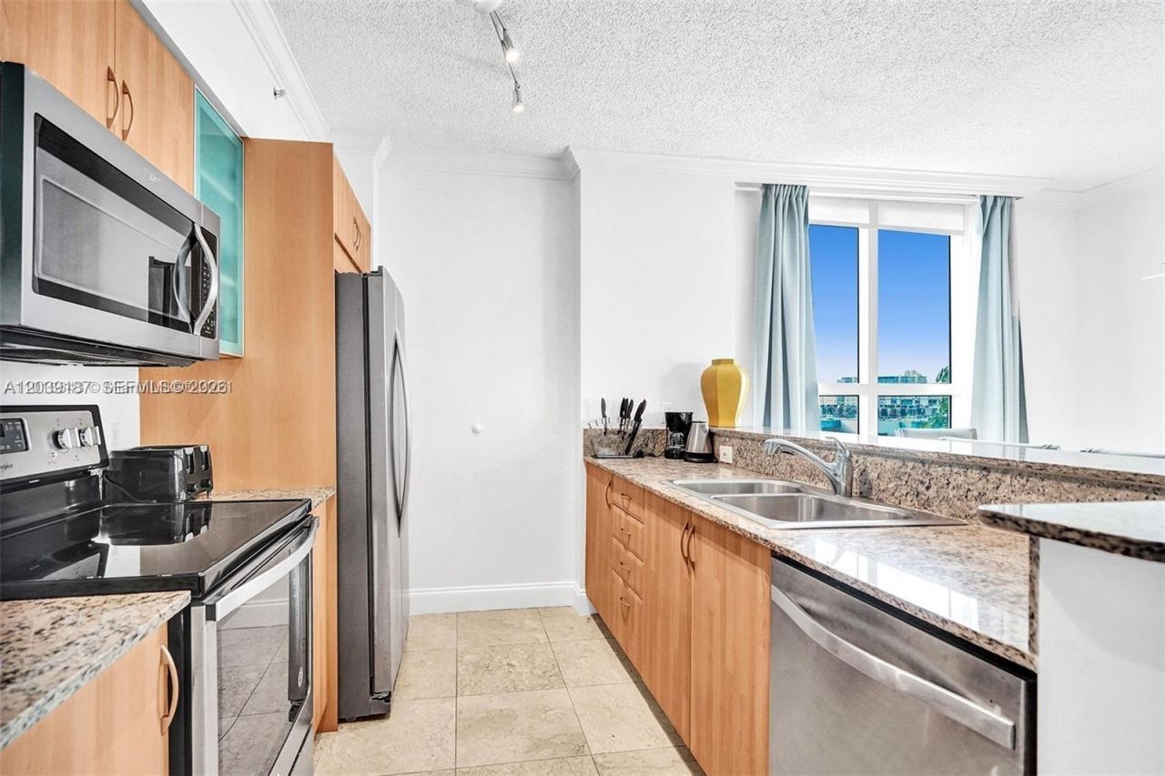 17555 NW Atlantic Blvd , Unit 608, Sunny Isles Beach, FL 33160 Photo