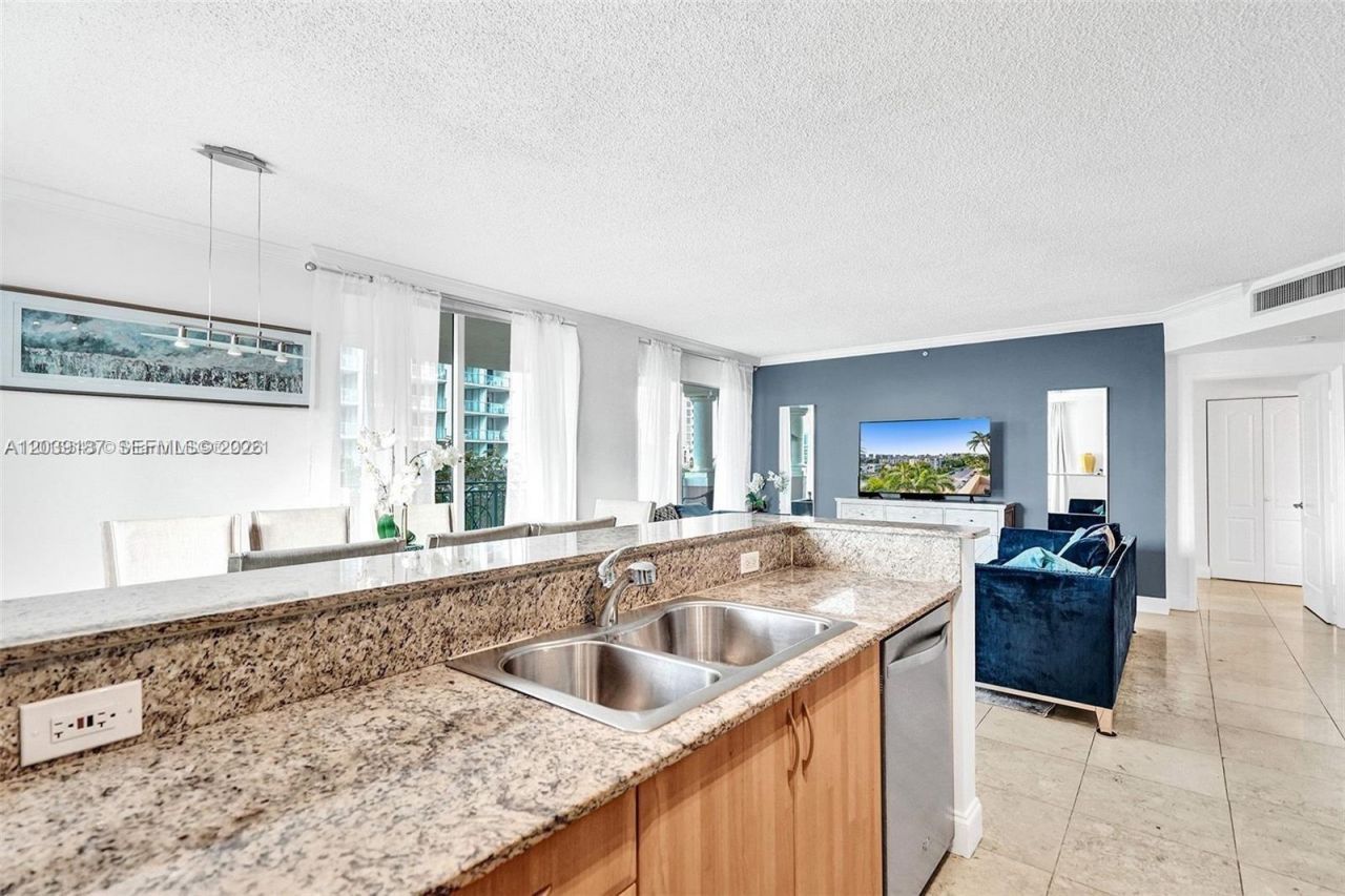 17555 NW Atlantic Blvd , Unit 608, Sunny Isles Beach, FL 33160 Photo