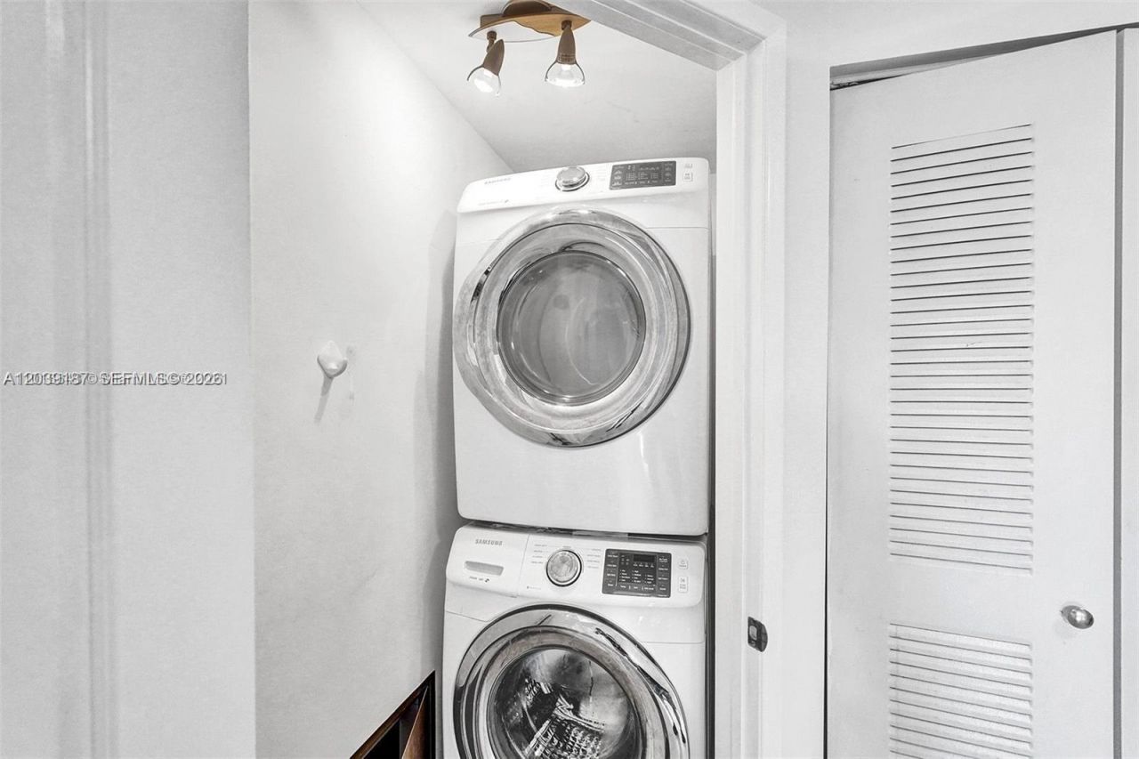 17555 NW Atlantic Blvd , Unit 608, Sunny Isles Beach, FL 33160 Photo