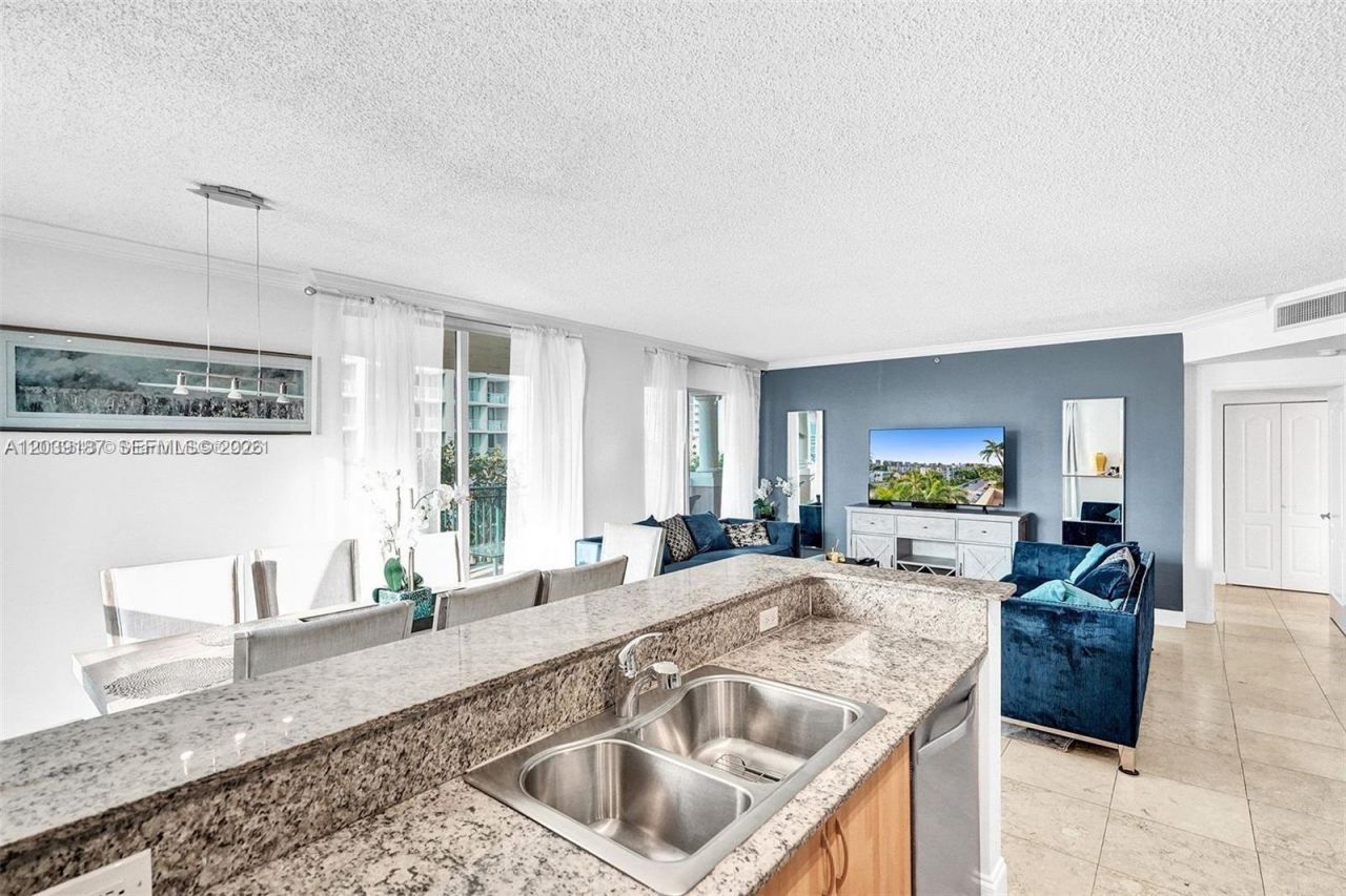 17555 NW Atlantic Blvd , Unit 608, Sunny Isles Beach, FL 33160 Photo