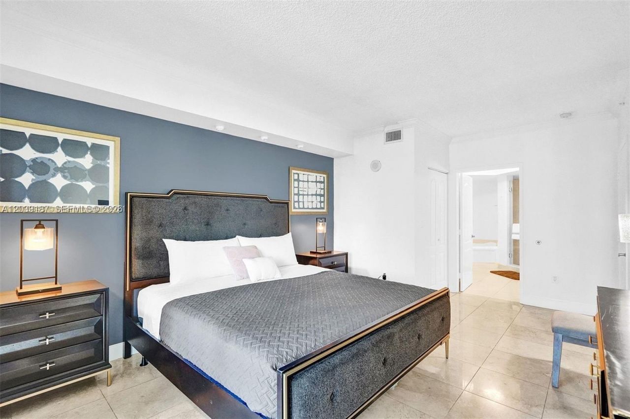 17555 NW Atlantic Blvd , Unit 608, Sunny Isles Beach, FL 33160 Photo