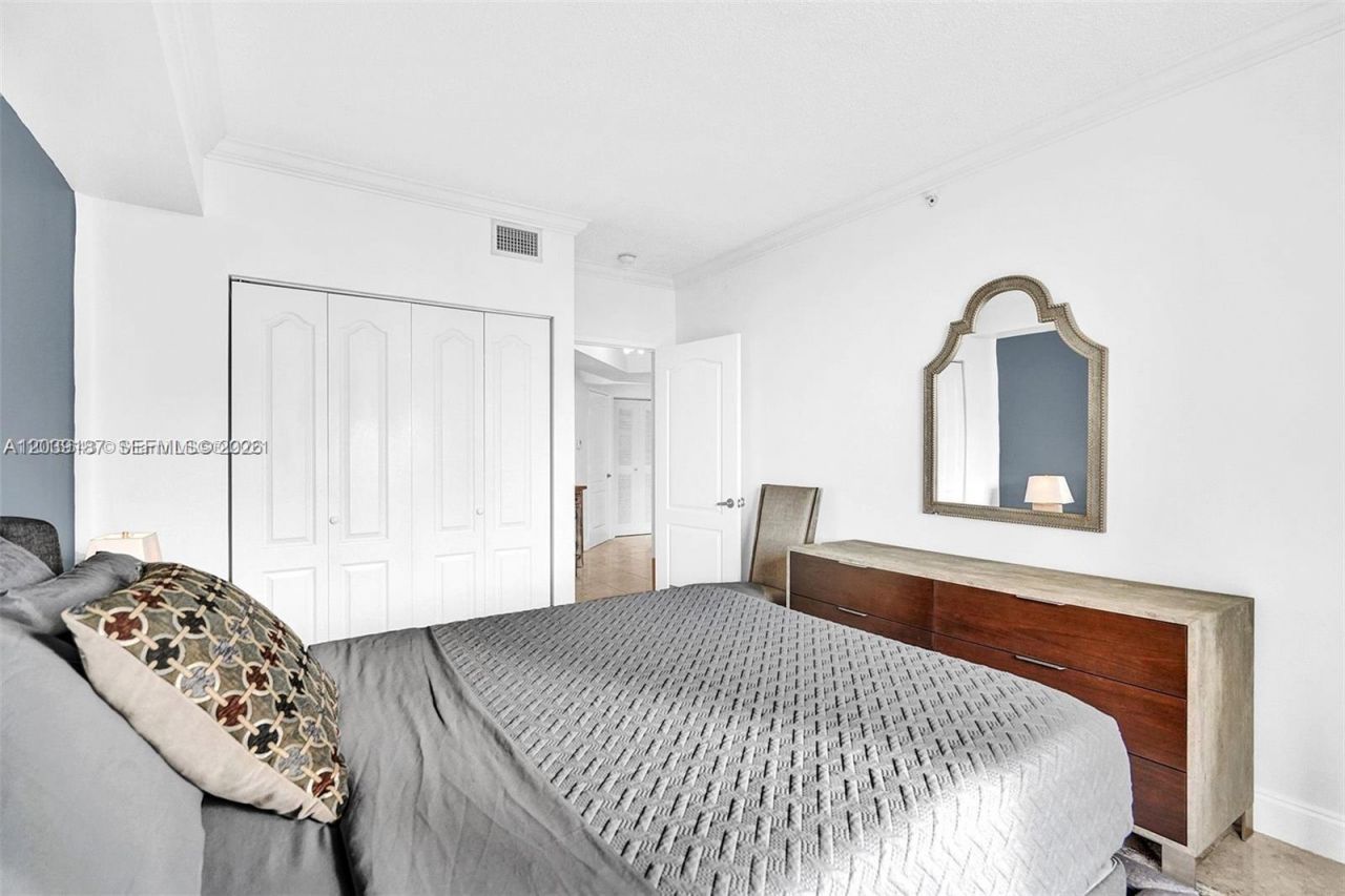 17555 NW Atlantic Blvd , Unit 608, Sunny Isles Beach, FL 33160 Photo