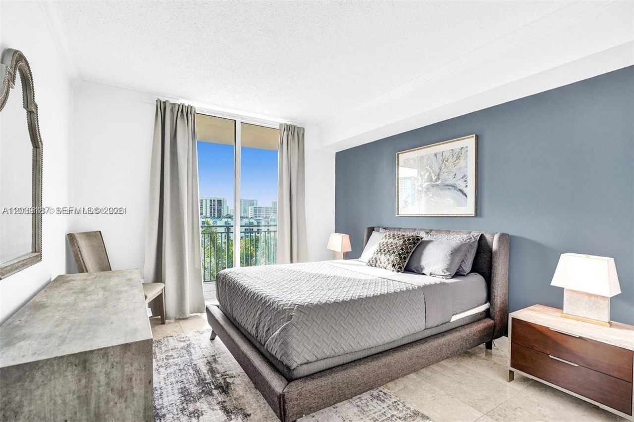 17555 NW Atlantic Blvd , Unit 608, Sunny Isles Beach, FL 33160 Photo
