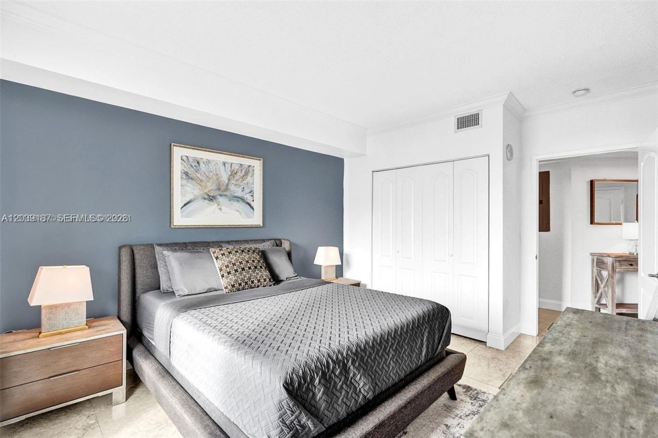 17555 NW Atlantic Blvd , Unit 608, Sunny Isles Beach, FL 33160 Photo