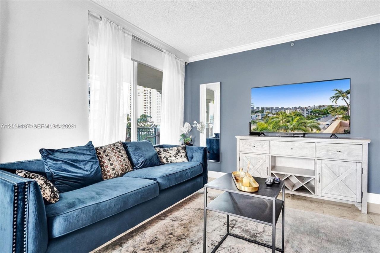 17555 NW Atlantic Blvd , Unit 608, Sunny Isles Beach, FL 33160 Photo