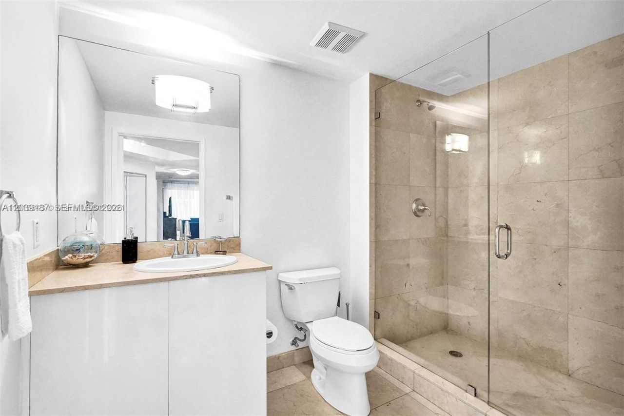 17555 NW Atlantic Blvd , Unit 608, Sunny Isles Beach, FL 33160 Photo