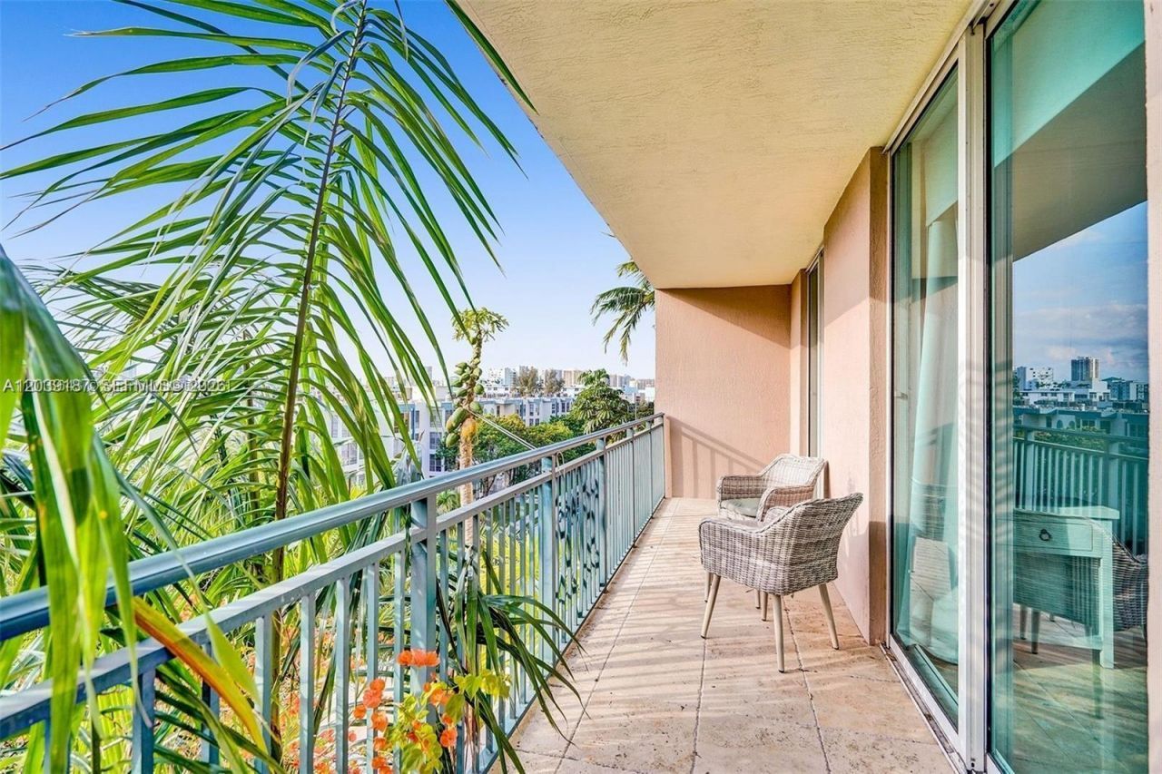 17555 NW Atlantic Blvd , Unit 608, Sunny Isles Beach, FL 33160 Photo