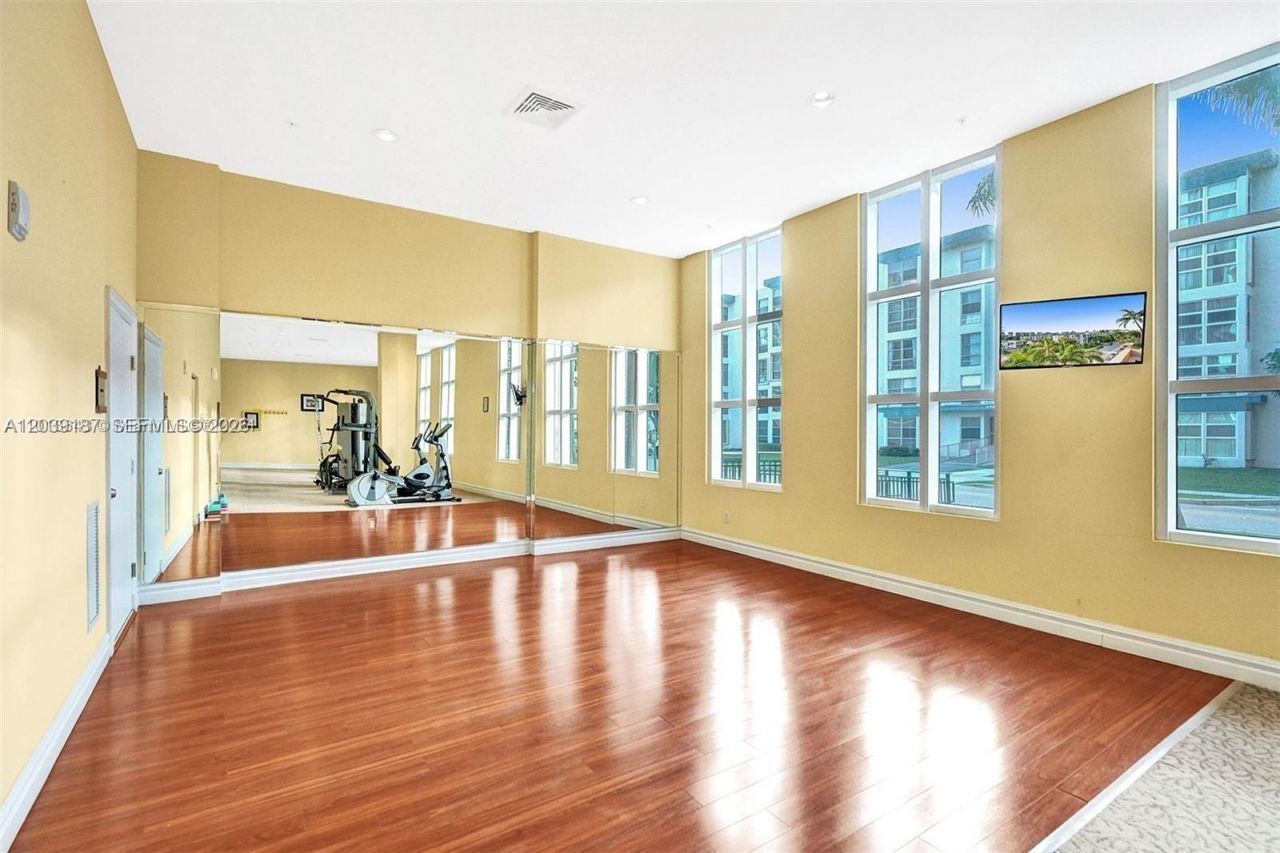 17555 NW Atlantic Blvd , Unit 608, Sunny Isles Beach, FL 33160 Photo