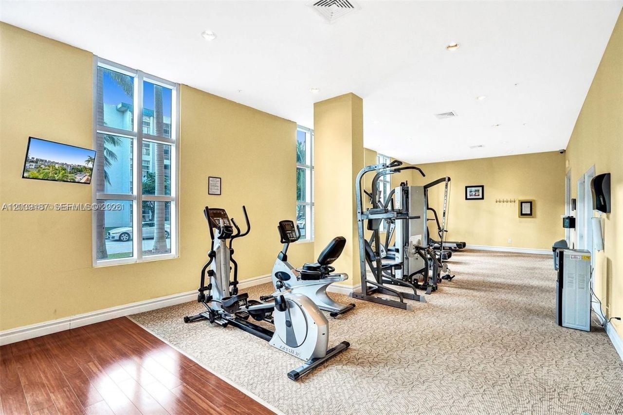 17555 NW Atlantic Blvd , Unit 608, Sunny Isles Beach, FL 33160 Photo