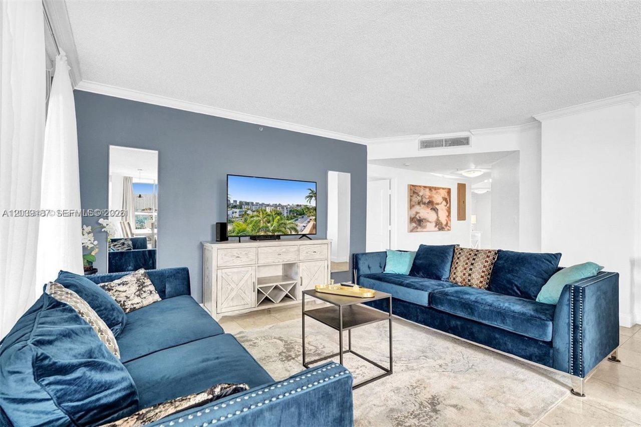 17555 NW Atlantic Blvd , Unit 608, Sunny Isles Beach, FL 33160 Photo