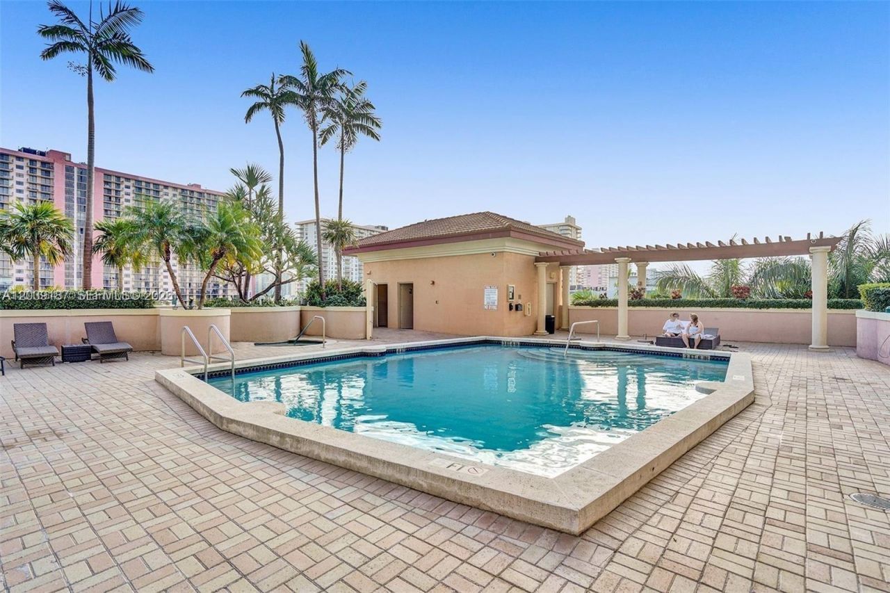17555 NW Atlantic Blvd , Unit 608, Sunny Isles Beach, FL 33160 Photo