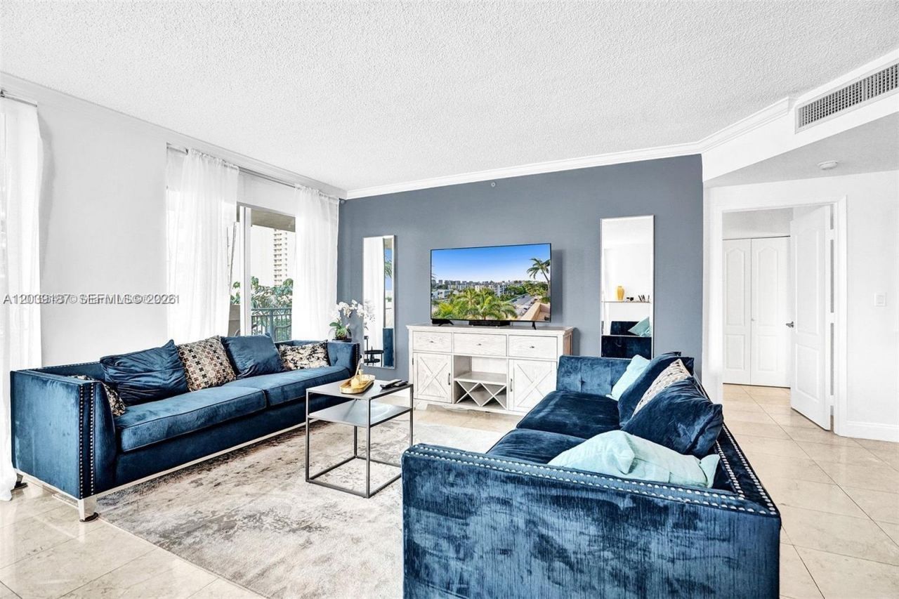 17555 NW Atlantic Blvd , Unit 608, Sunny Isles Beach, FL 33160 Photo