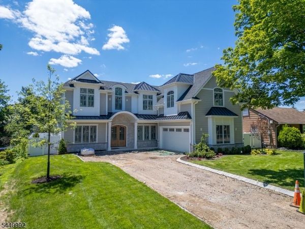 92 Oliver Rd, Paramus, NJ 07652