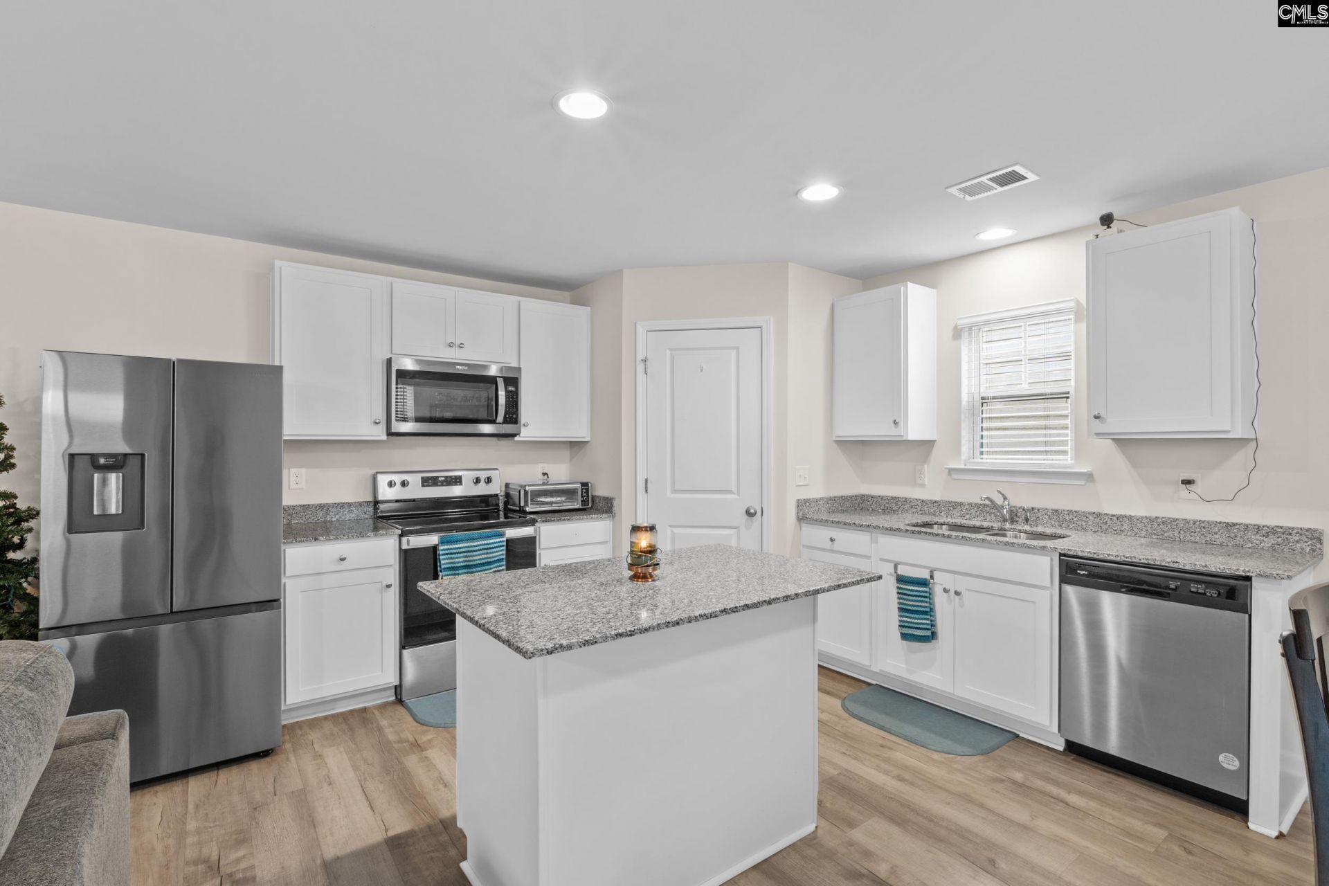 1069 Crescent Moon Loop Photo 10