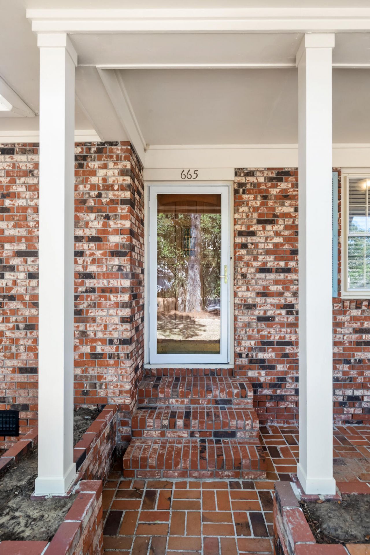 665 Port Circle Photo 8