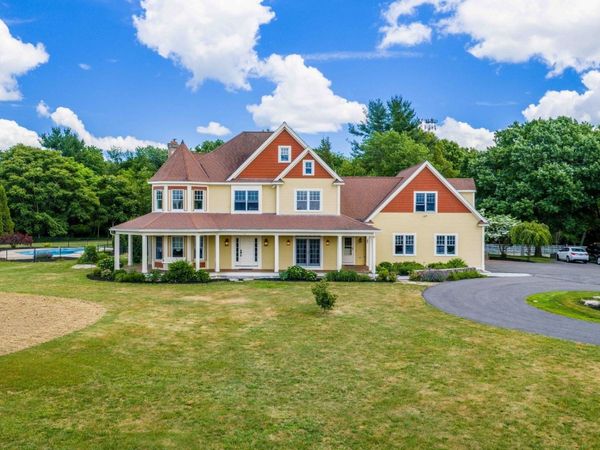 545 Hazel St, Uxbridge, MA 01569