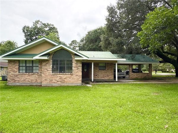 1425 N COLUMBIA Street , Bogalusa, LA 70427