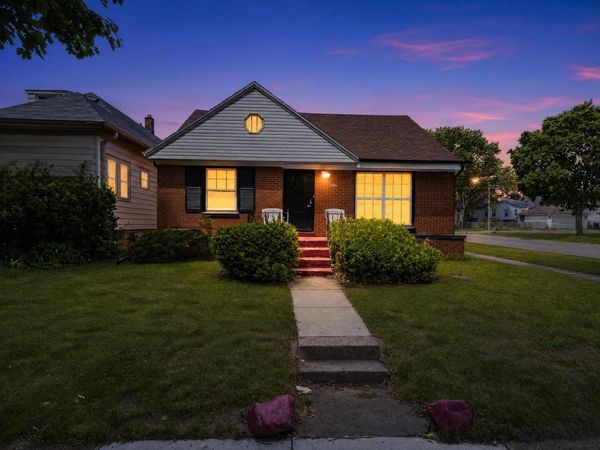 2913 W Glendale Ave, Milwaukee, WI 53209