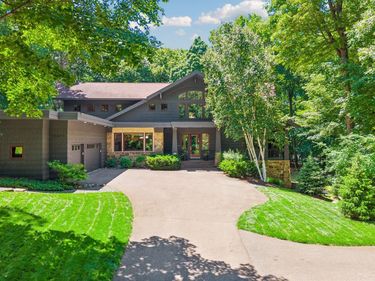 20895 Spencer Lane, Shorewood, MN 55331