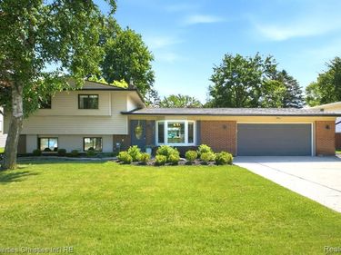 2805 Pinto Drive, Commerce Twp, MI 48382