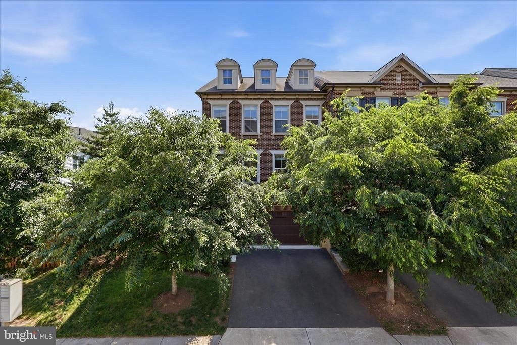 42567 Dreamweaver Drive, Brambleton, VA 20148 Main Photo