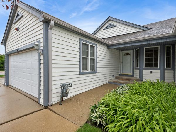 1520 QUEEN ANN Lane , Gurnee, IL 60031