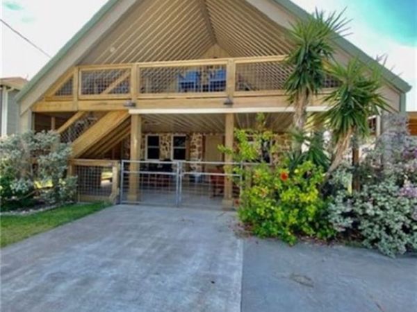 411 N Washington Boulevard , Port O'Connor, TX 77982