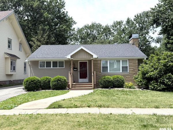 1256 N ACADEMY Street, Galesburg, IL 61401