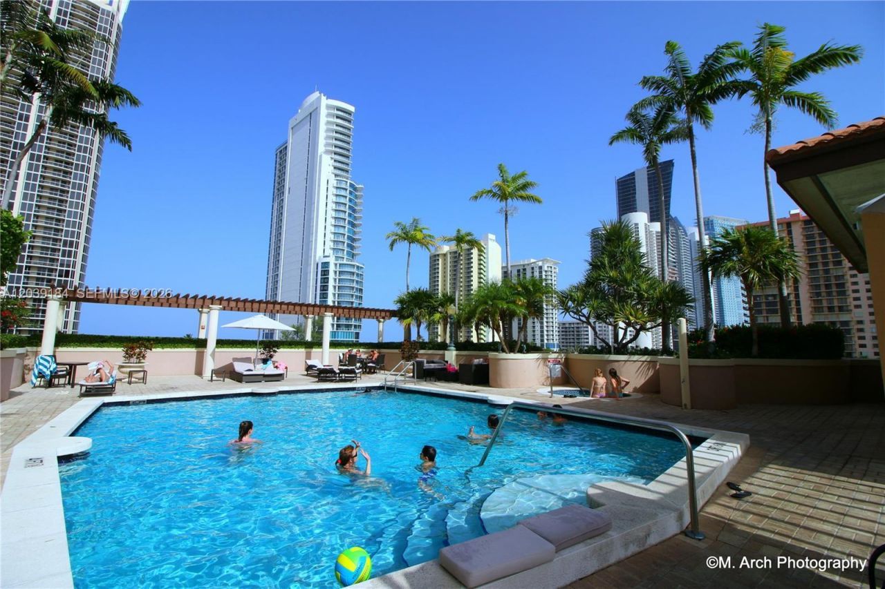 17555 Atlantic Blvd , Unit UPH6, Sunny Isles Beach, FL 33160 Photo