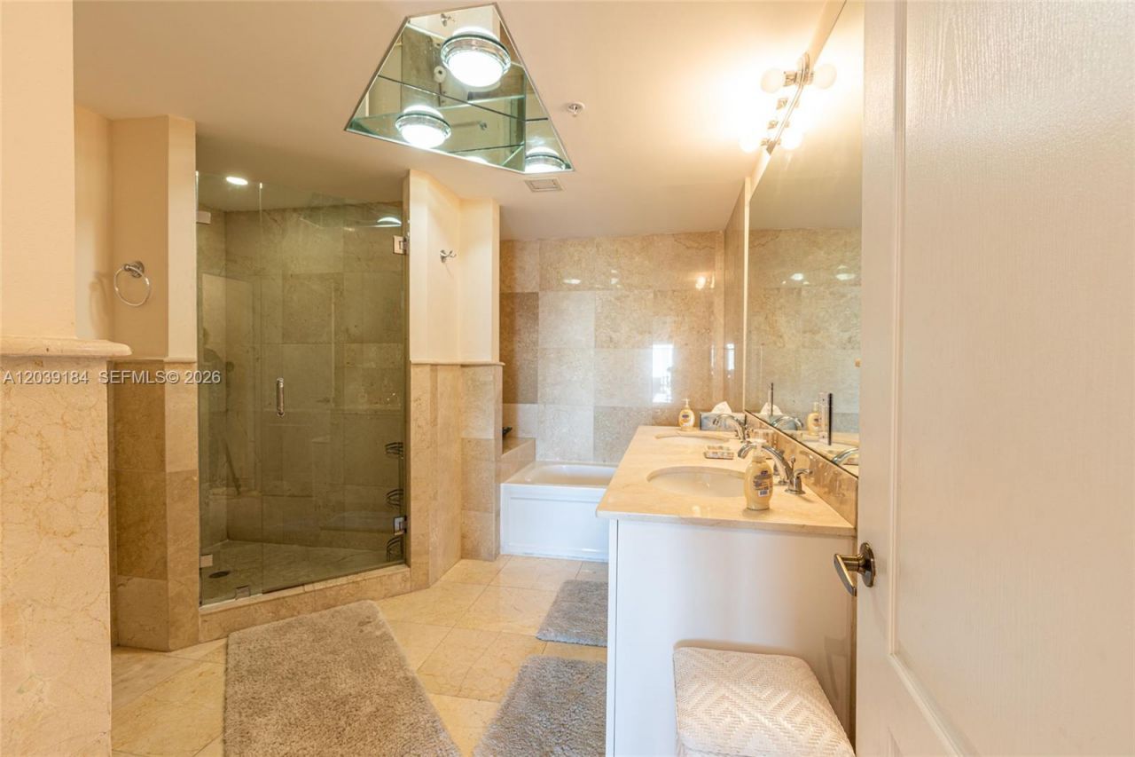 17555 Atlantic Blvd , Unit UPH6, Sunny Isles Beach, FL 33160 Photo