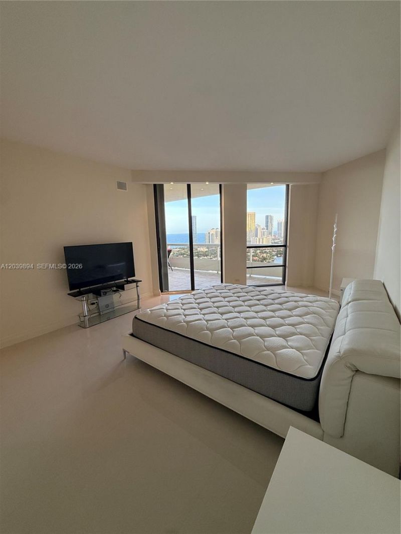 20191 E Country Club Dr , Unit TS8, Aventura, FL 33180 Photo