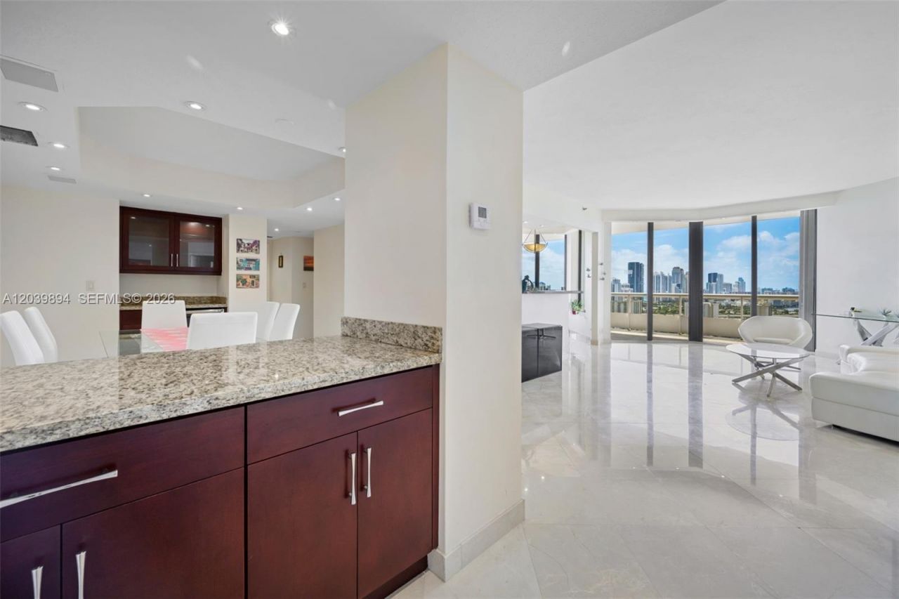 20191 E Country Club Dr , Unit TS8, Aventura, FL 33180 Photo