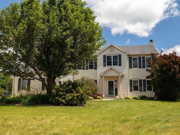 934 Cascade CIRCLE, Hartford, WI 53027