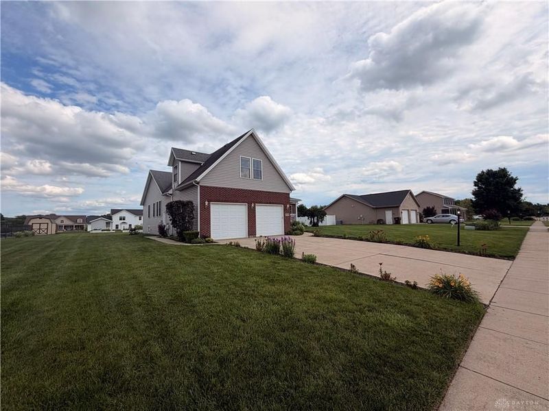 2049 N Highlander Drive, Xenia, OH 45385 Photo 2