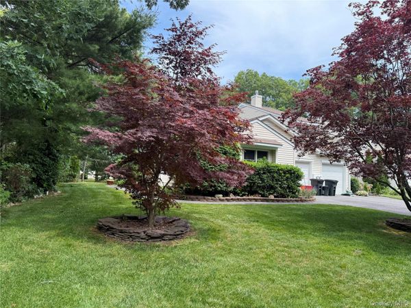 64 Cobbleridge Lane , Manorville, NY 11949