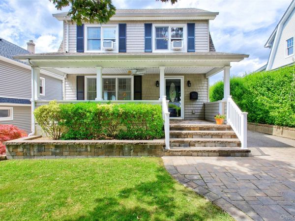 7 Fairview Avenue, Port Washington, NY 11050