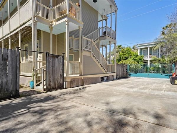 1333 JOSEPHINE Street , New Orleans, LA 70130