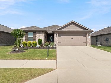 8821 Playmoor Drive, Fort Worth, TX 76131