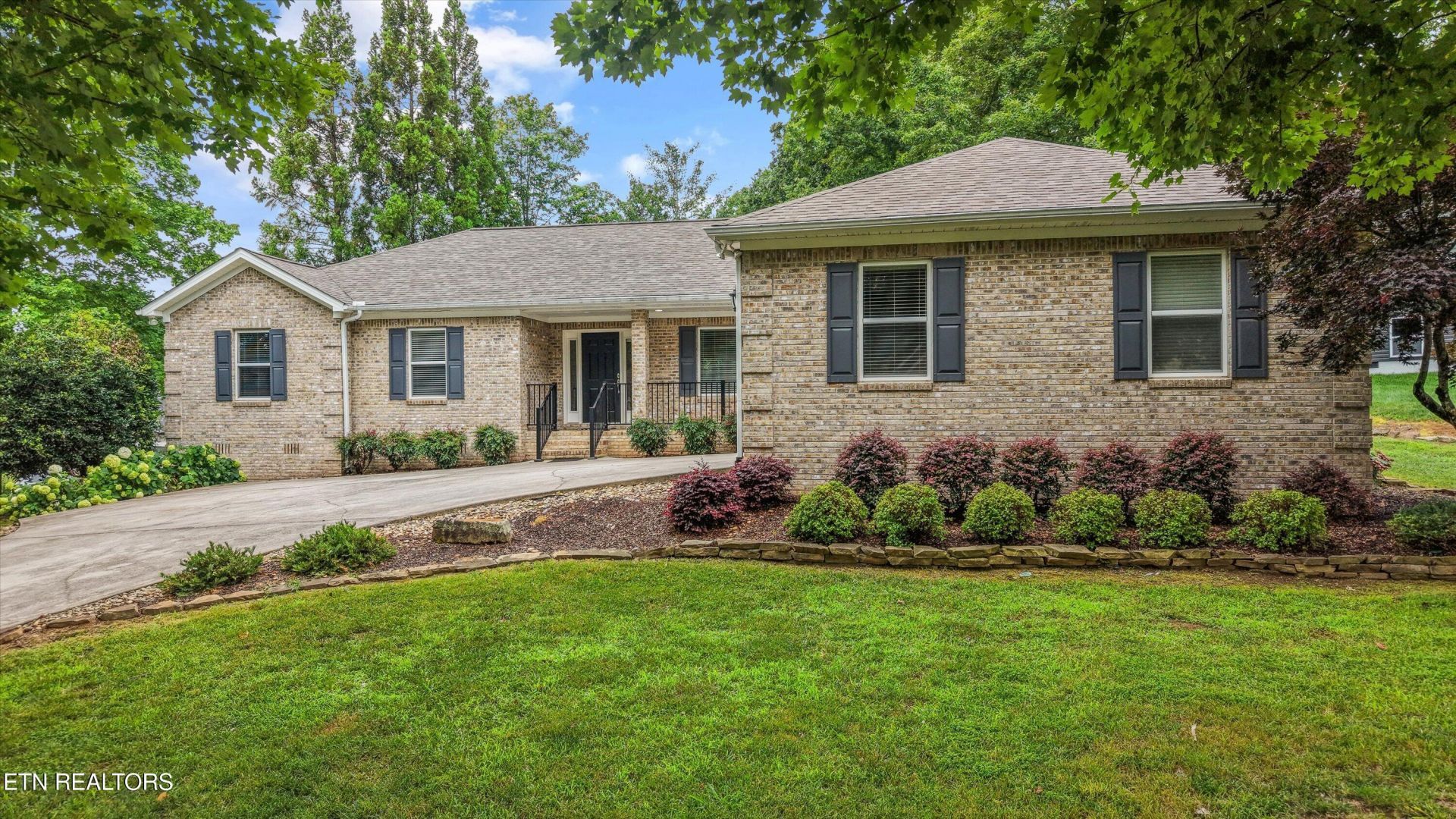 304 Uhdali Place, Loudon, TN 37774 Main Photo