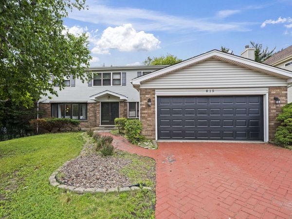 815 E Hintz Road , Arlington Heights, IL 60004