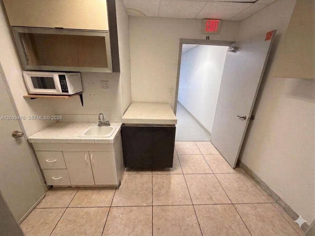 8554 NW 61st St, Miami, FL 33166 Photo