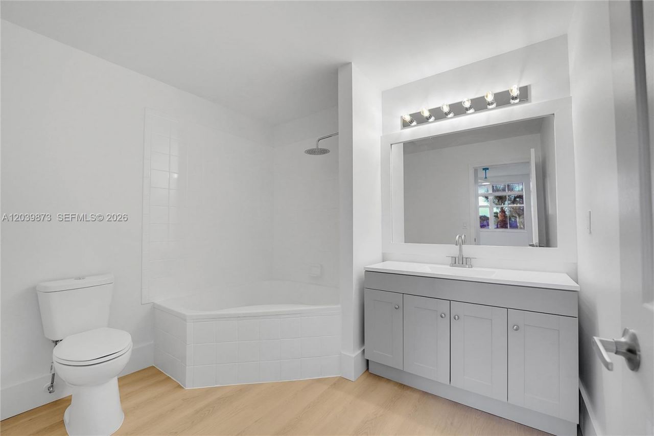 2020 Greenview Shores Blvd , Unit 109, Wellington, FL 33414 Photo