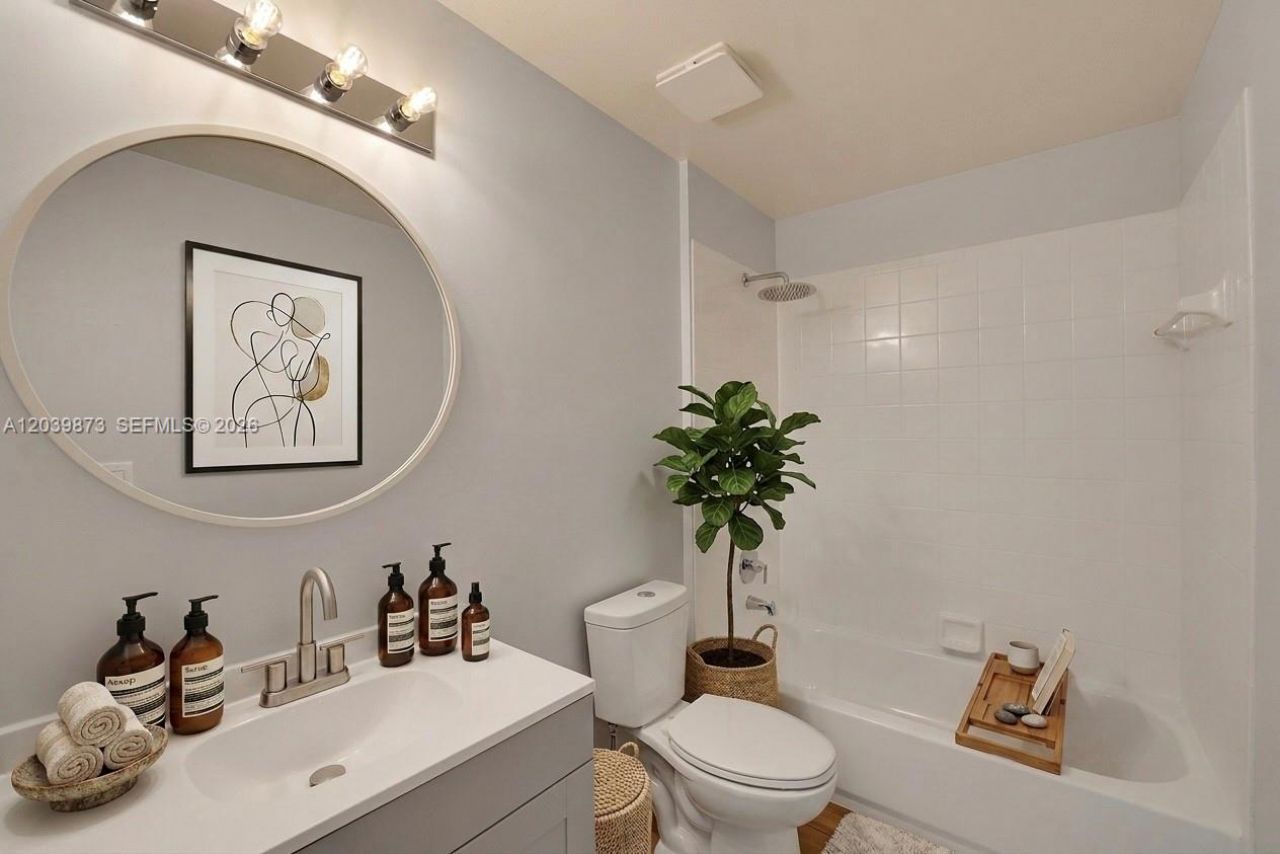 2020 Greenview Shores Blvd , Unit 109, Wellington, FL 33414 Photo