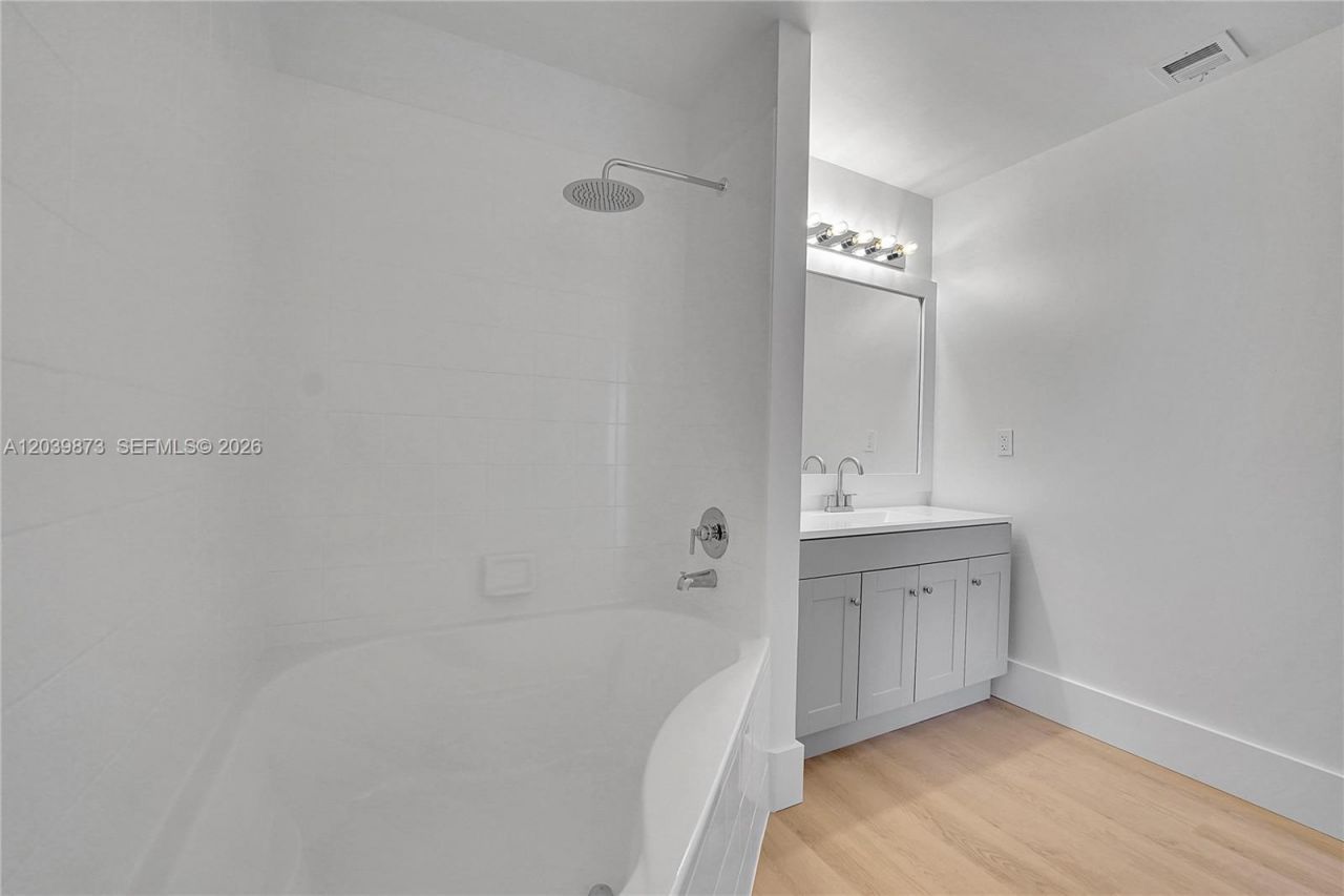 2020 Greenview Shores Blvd , Unit 109, Wellington, FL 33414 Photo