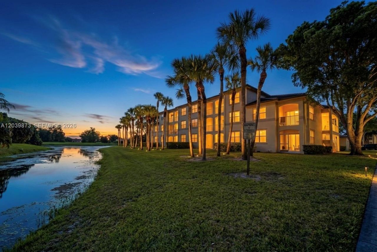2020 Greenview Shores Blvd , Unit 109, Wellington, FL 33414 Photo